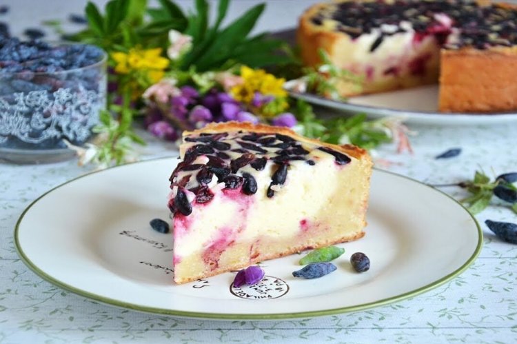 Cottage Cheese Pie with Honeysuckle
