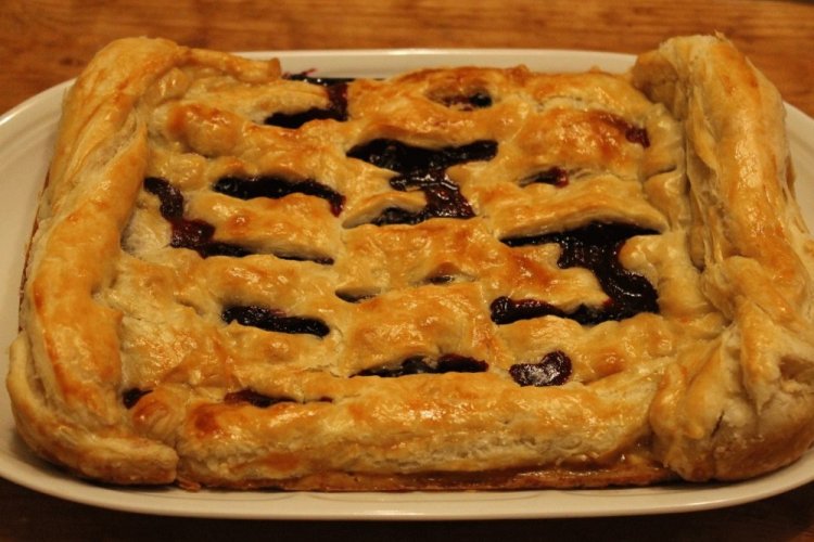 Quick Puff Pastry Pie with Honeysuckle