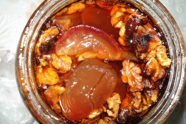 Mermelada de peras y manzanas con nueces