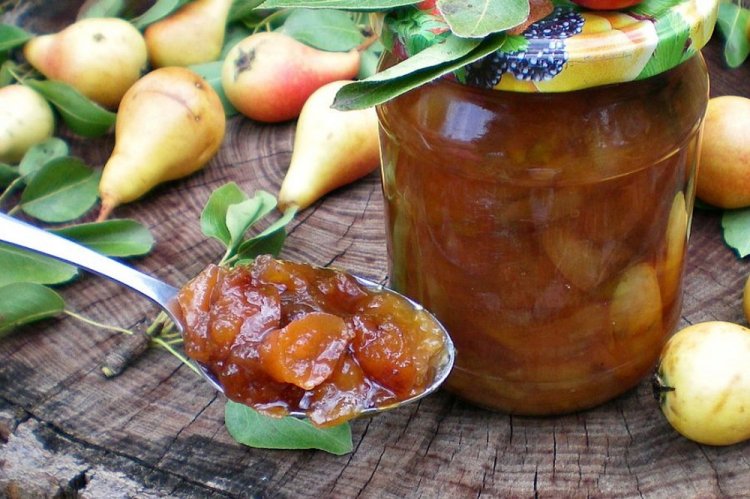 Mermelada de peras y manzanas con vino blanco