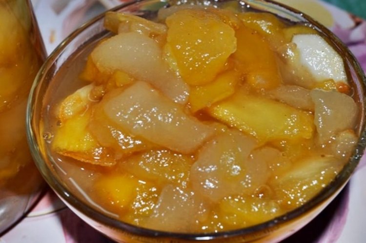 Mermelada de peras y manzanas en olla multifunción
