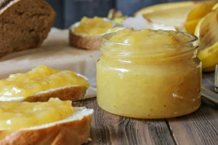 Mermelada de plátanos, peras y manzanas