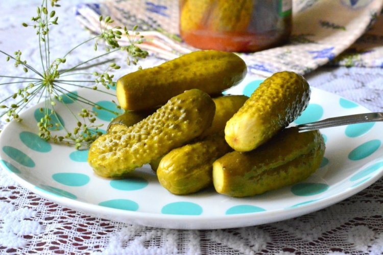 Gherkins with Turmeric for Winter