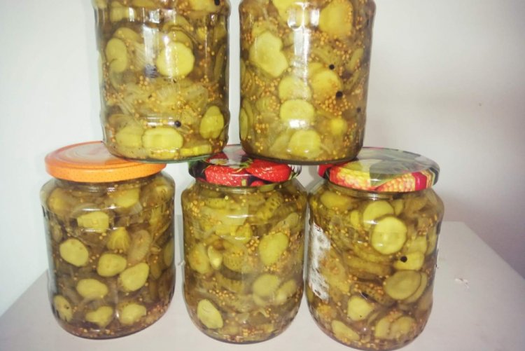 Cucumbers with Onion and Turmeric for Winter