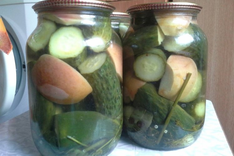 Gherkins with Apples for Winter