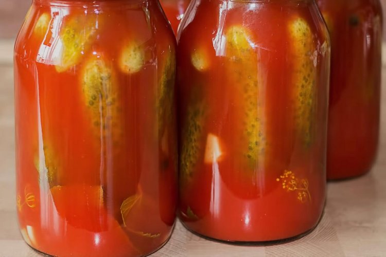 Gherkins in Tomato Juice for Winter