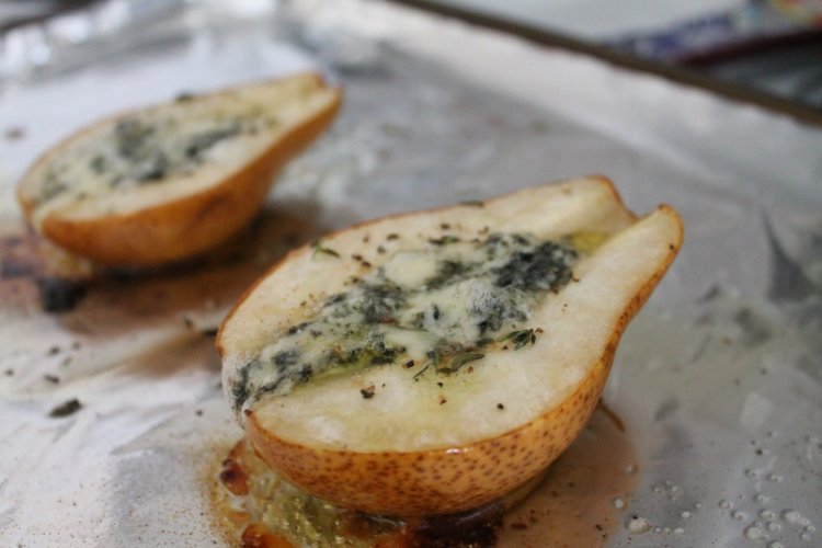 Peras con queso azul al horno