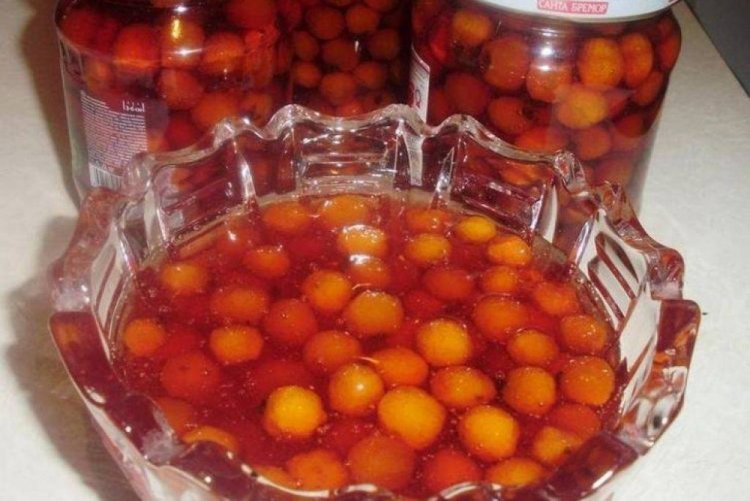 Hawthorn Jam with Cinnamon for Winter