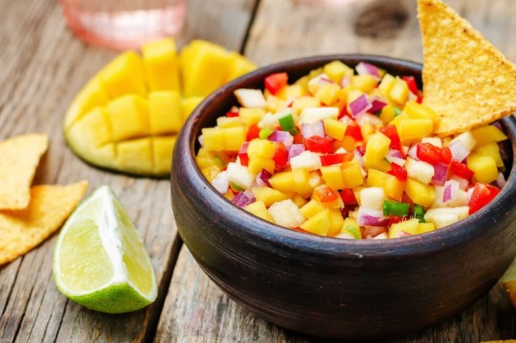 Salsa de mango y tomate