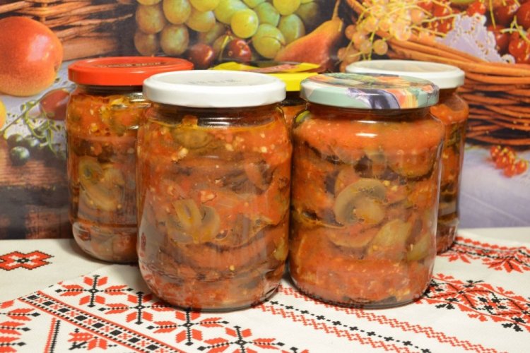 Champignons in Tomato Sauce for Winter