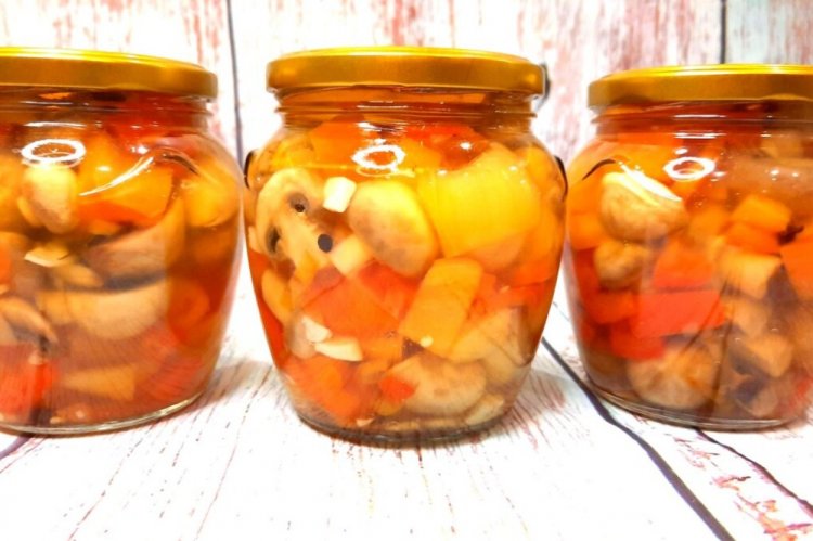 Champignons with Bell Peppers for Winter