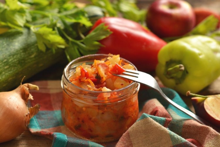 Turnip Salad with Bell Pepper for Winter
