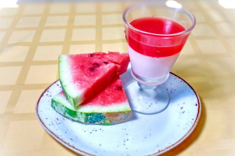 Panna cotta con leche condensada y sandía