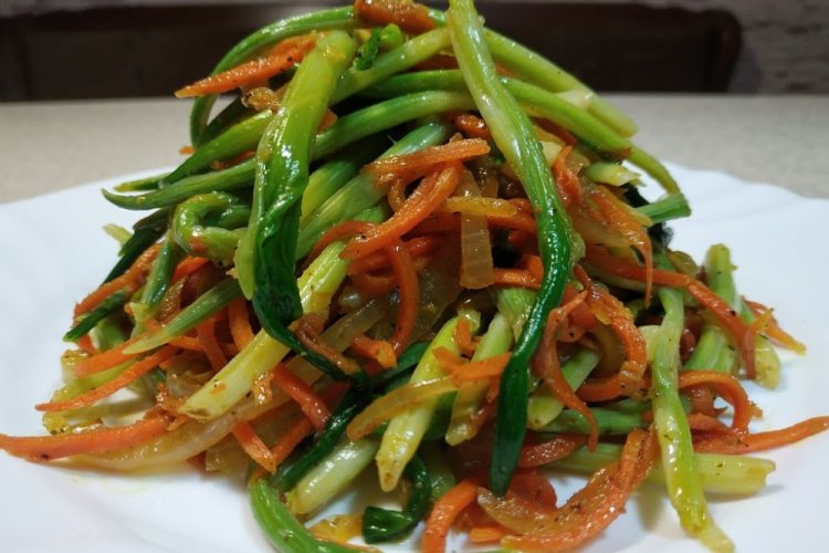 Korean-Style Wild Garlic with Carrots