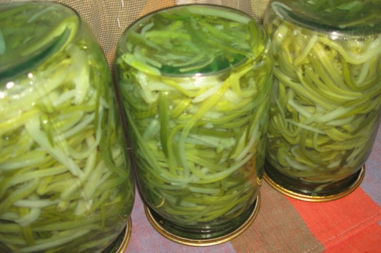Pickled Wild Garlic with Vinegar for Winter