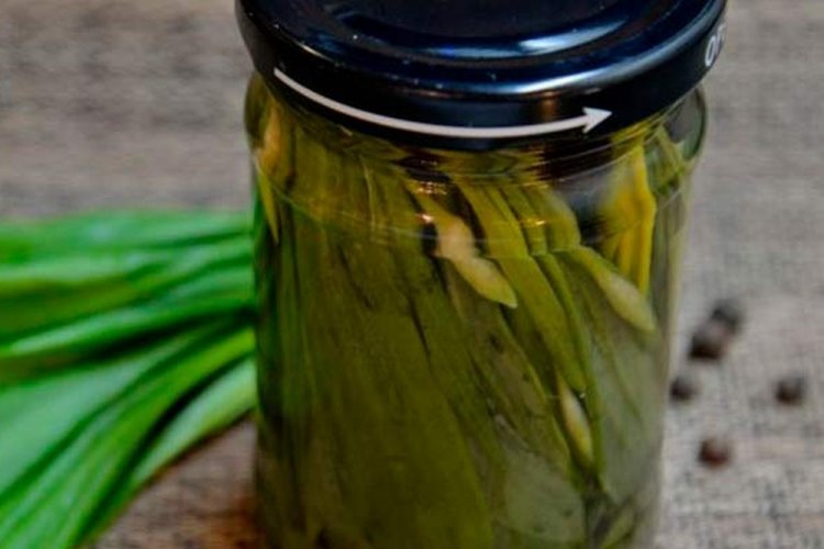 Wild Garlic with Currants for Winter