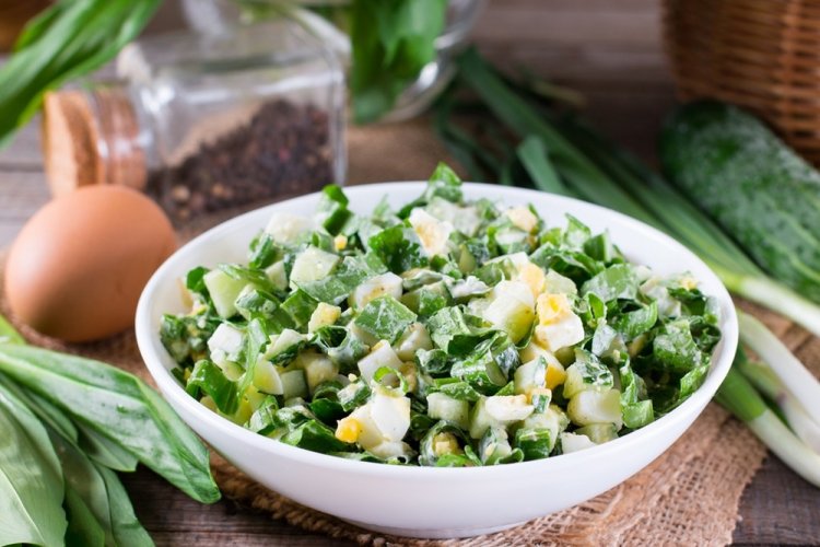 Wild Garlic Salad with Cucumbers and Eggs