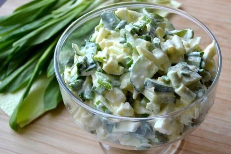Wild Garlic Salad with Green Onions