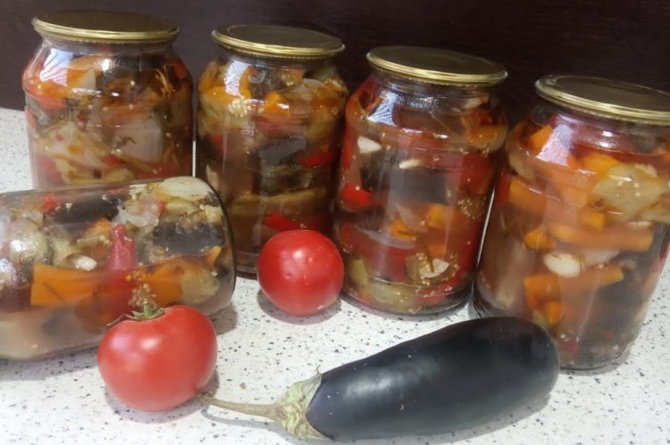Ten-Ingredient Salad with Hot Pepper for Winter
