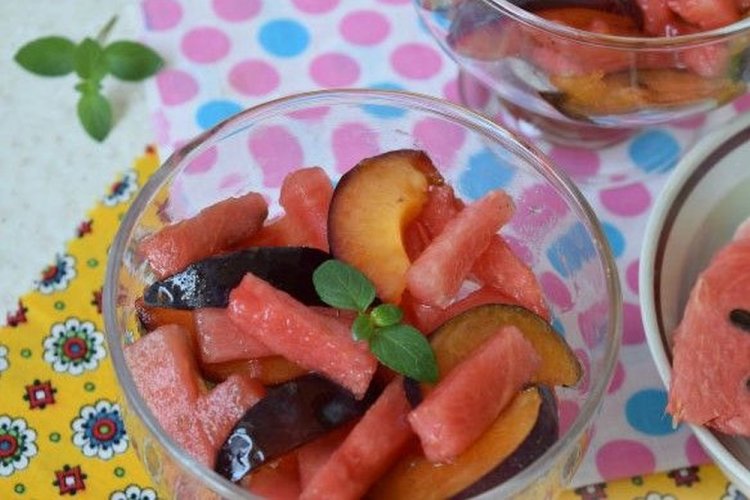 Ensalada de sandía y ciruelas