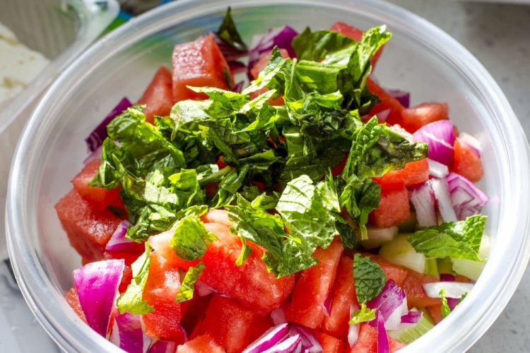 Ensalada de verduras con sandía