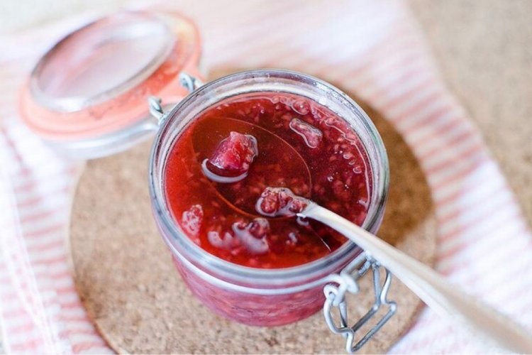 Mermelada de melón con frambuesas para el invierno