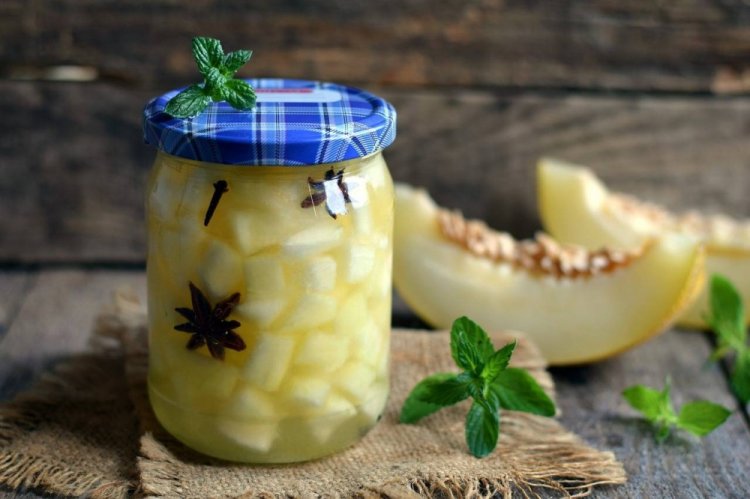 Melón encurtido con ajo para el invierno
