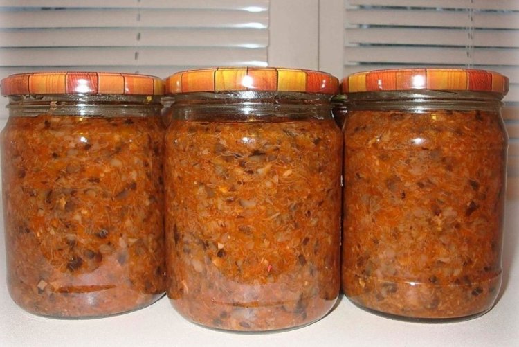 Birch Bolete Caviar with Tomato Sauce for Winter