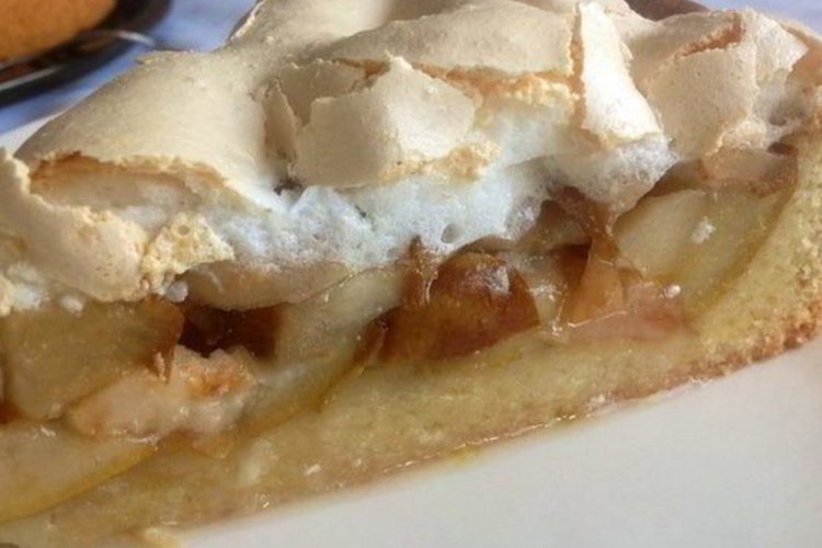Pear Pie with Caramel and Meringue