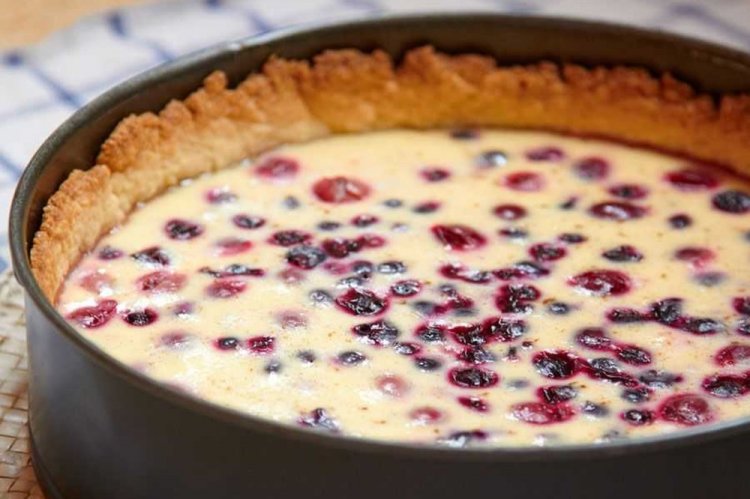 Cranberry and Condensed Milk Pie