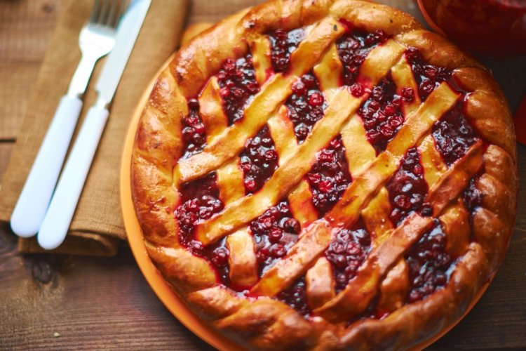 Yeast Cranberry Pie