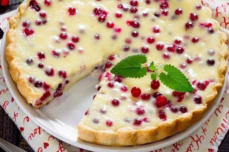 Cranberry Pie with Sour Cream Topping
