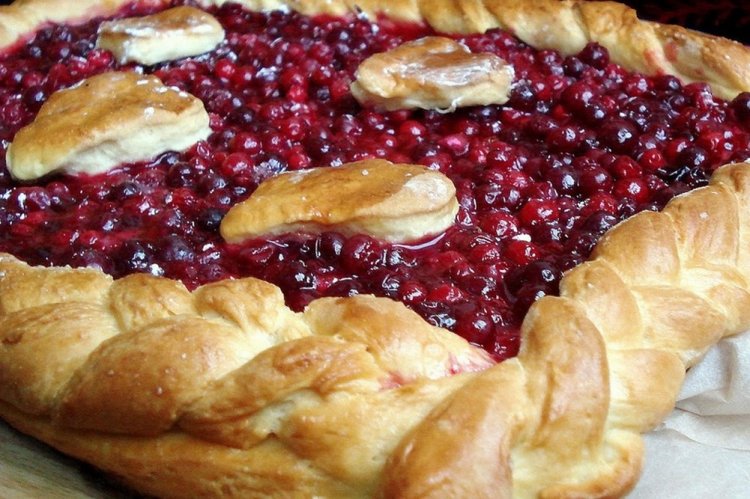Puff Pastry Cranberry Pie