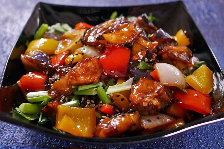 Eggplants with Onions in Sweet and Sour Sauce
