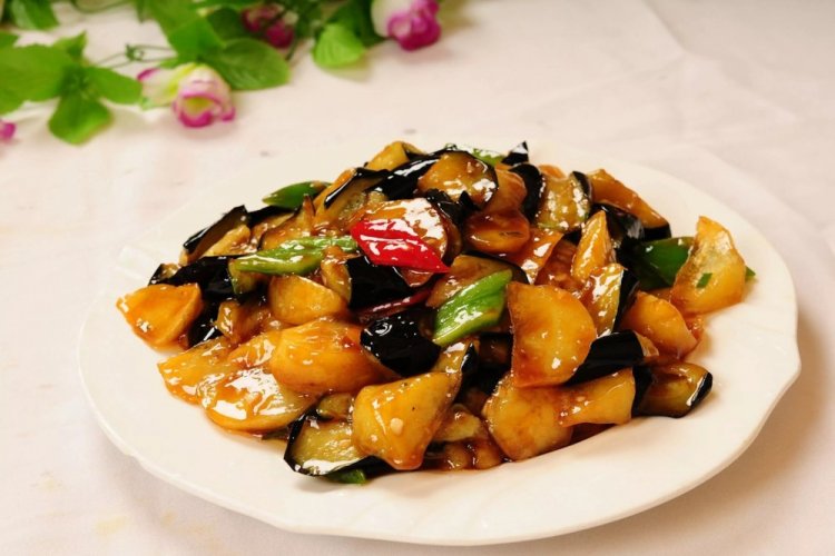 Eggplants with Potatoes in Sweet and Sour Sauce