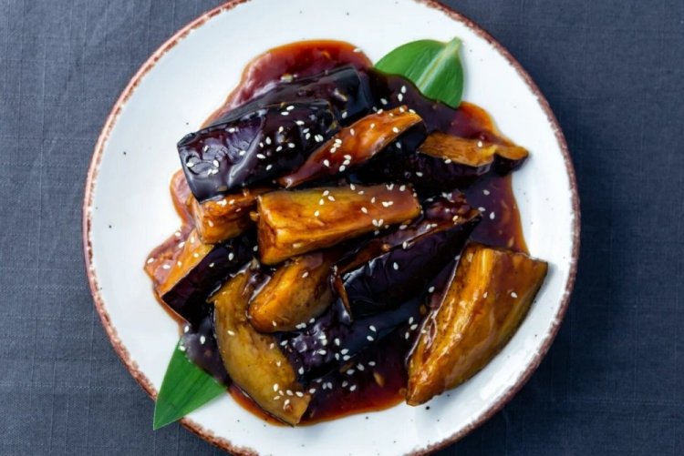 Eggplants in Sweet and Sour Sauce with Wine Vinegar