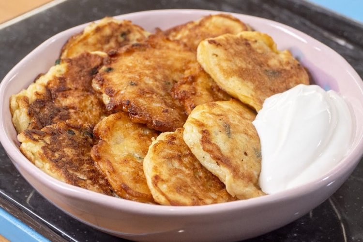 Onion Patties with Sour Cream