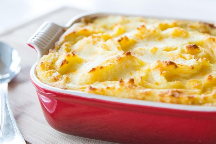 Pastel de patata con pollo y verduras