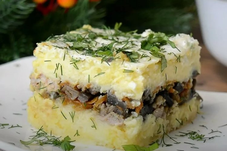 Pastel de patata con pollo y col