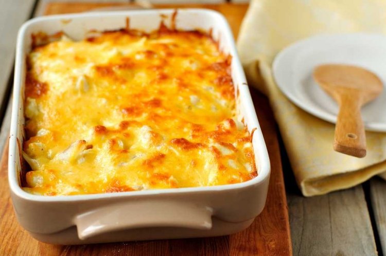 Pastel de patata con pollo en tomate