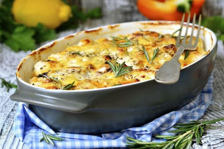 Pastel de patata con pollo y crema agria