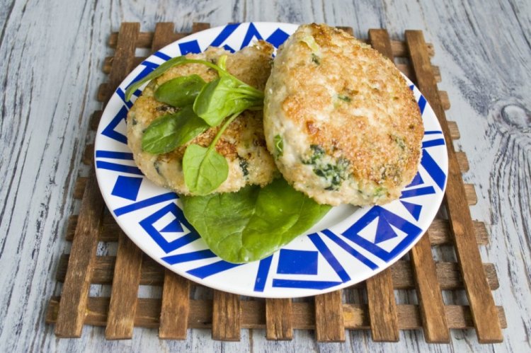 Albóndigas de pollo con espinacas saludables