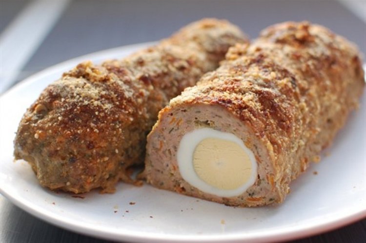 Rollo de carne picada con huevo