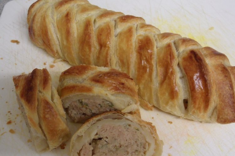 Rollo de carne picada en masa