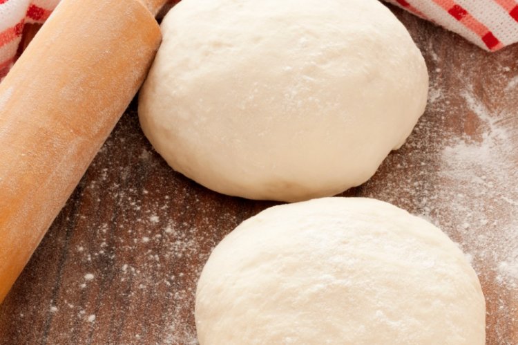 Thin Pizza Dough with Sour Cream and Mayonnaise