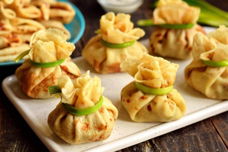 Pancake Pouches with Chicken and Mushrooms