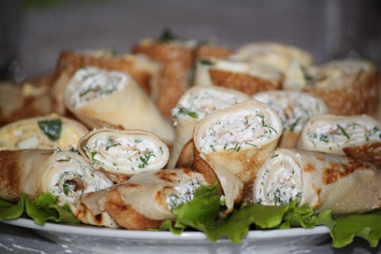 Pancake Rolls with Cottage Cheese and Herbs