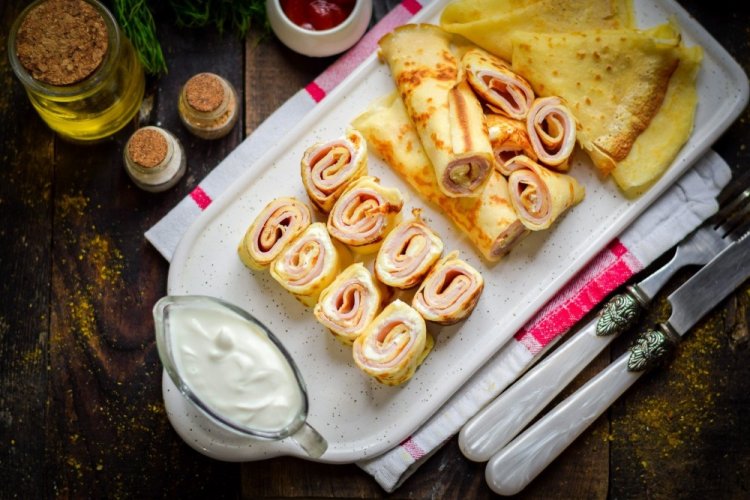 Pancake Rolls with Ham and Cream Cheese