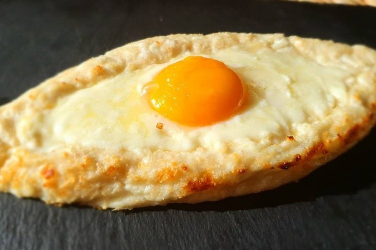 Khachapuri saludable con requesón