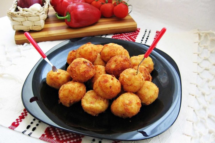 Bolitas de patata fritas